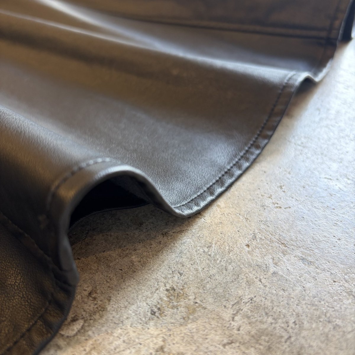 画像10: BLACK COLOR FAUX LEATHER FLARE DESIGN SKIRT / W24~W35 (10)