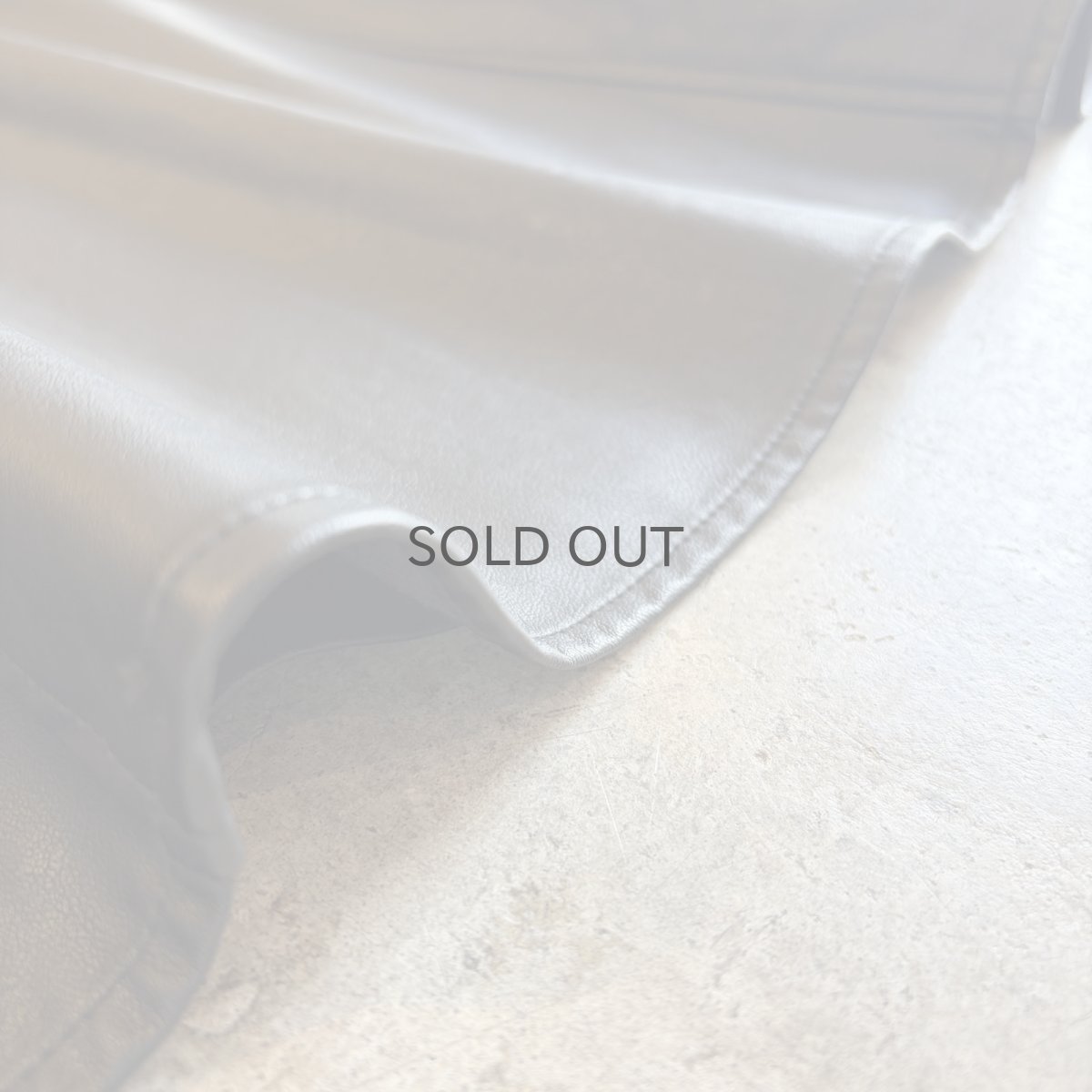 画像10: BLACK COLOR FAUX LEATHER FLARE DESIGN SKIRT / W24~W35 (10)