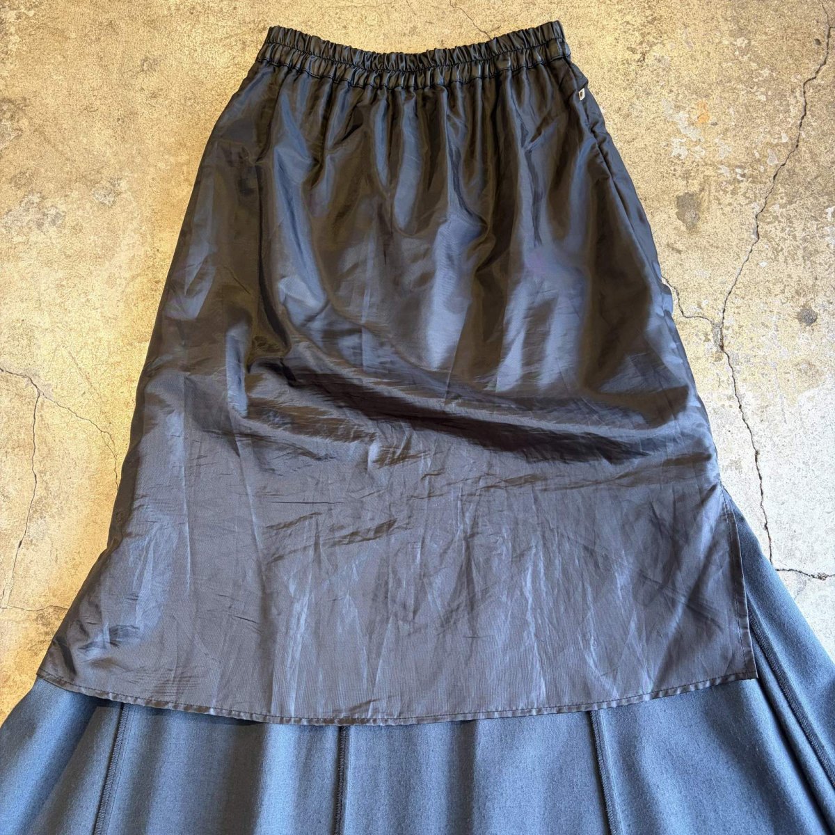 画像7: BLACK COLOR FAUX LEATHER FLARE DESIGN SKIRT / W24~W35 (7)