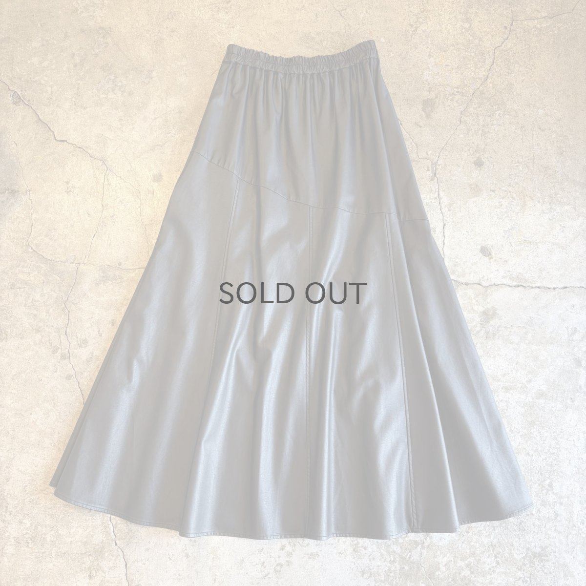 画像1: BLACK COLOR FAUX LEATHER FLARE DESIGN SKIRT / W24~W35 (1)