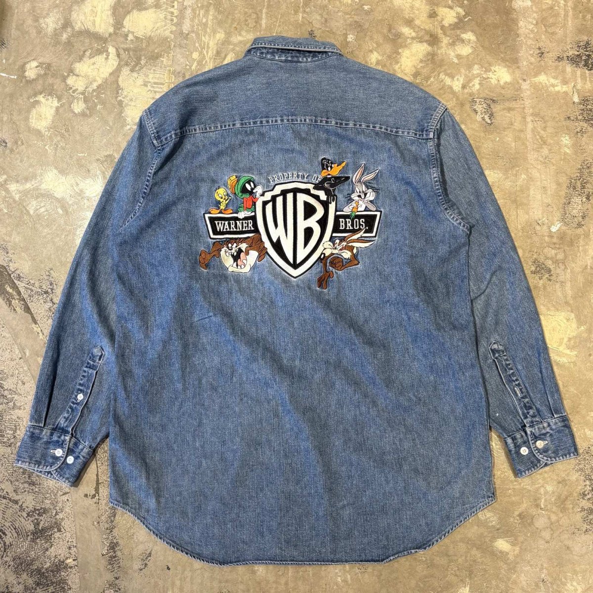 画像1: "LOONEY TUNES" BACK CHARACTER EMBROIDERY L/S SHIRT / Mens M(L~XL) (1)