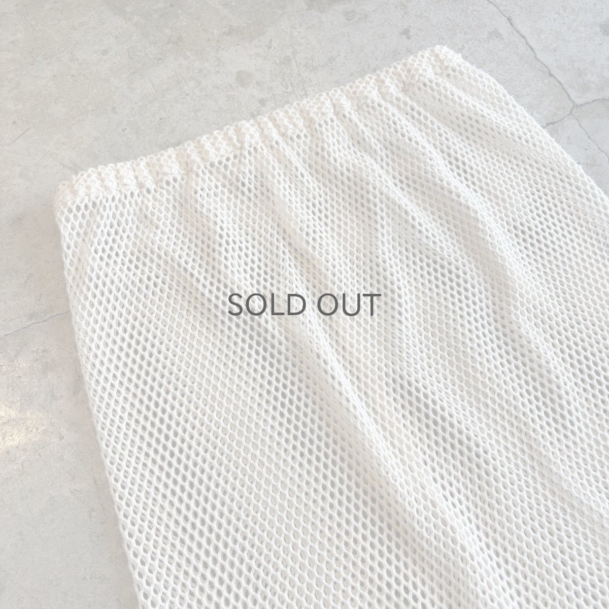 画像3: IVORY COLOR MESH DESIGN BACK SLIT LONG SKIRT / W26~W39 (3)