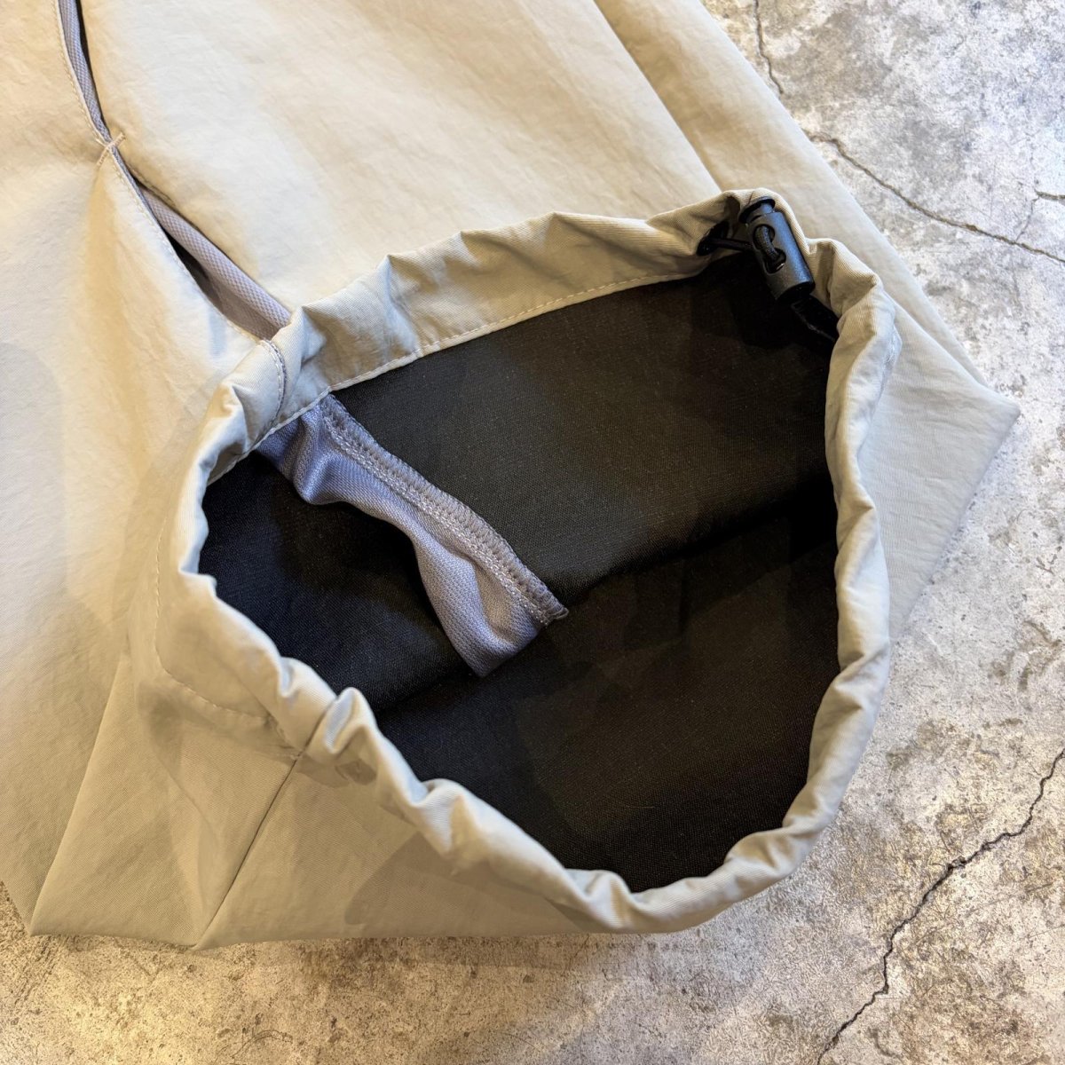 画像5: 【WONDERGROUND】WAVE NOTCH PATTERN NYLON PANTS / GRAY / OS (5)