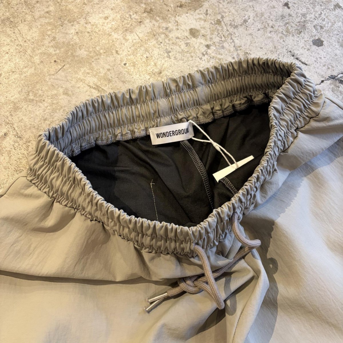 画像8: 【WONDERGROUND】WAVE NOTCH PATTERN NYLON PANTS / GRAY / OS (8)