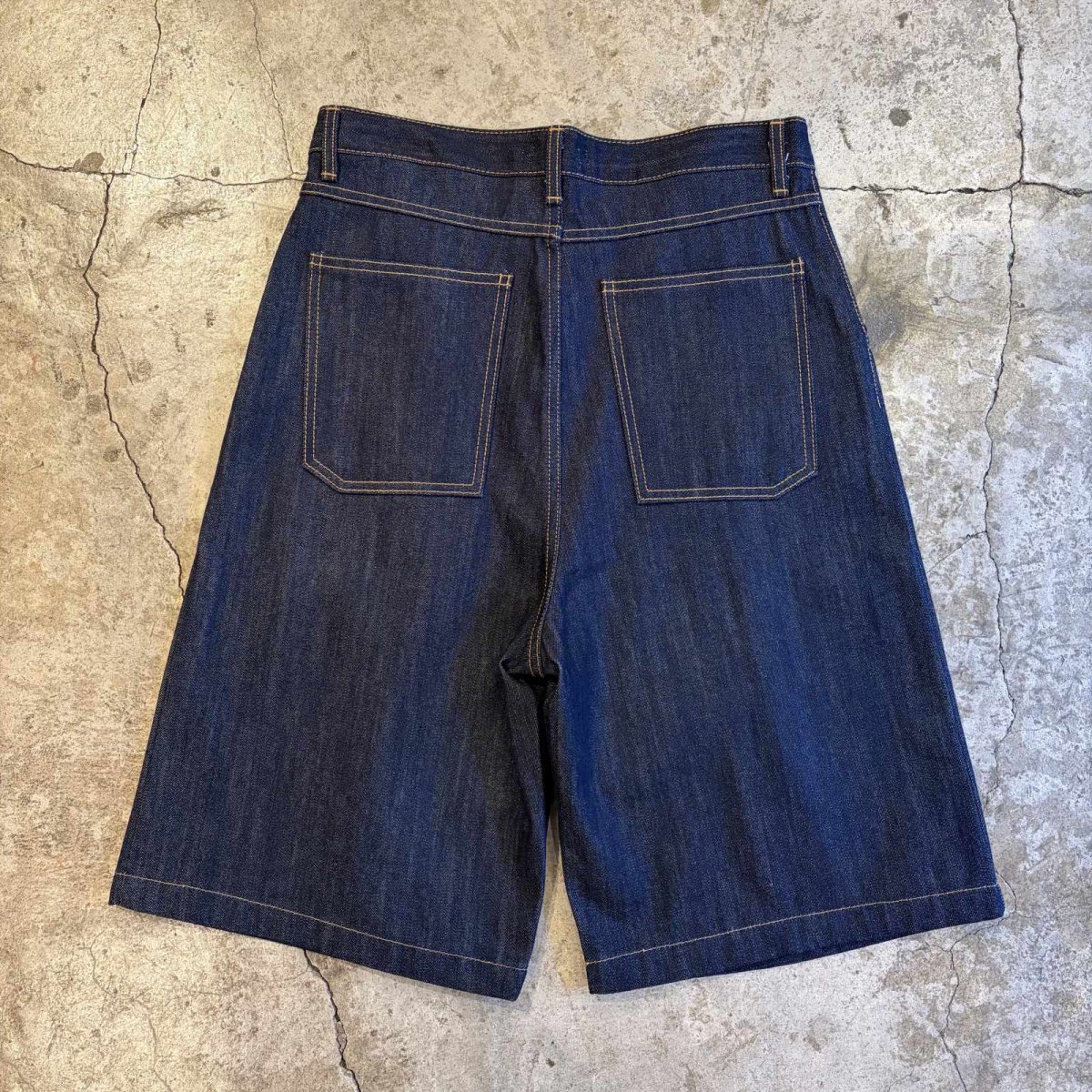 画像2: 【WONDERGROUND】BERMUDA INDIGO DENIM SHORTS / OS (2)