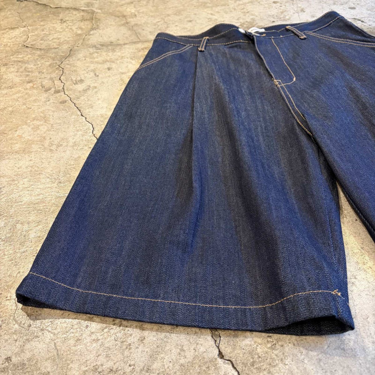 画像4: 【WONDERGROUND】BERMUDA INDIGO DENIM SHORTS / OS (4)