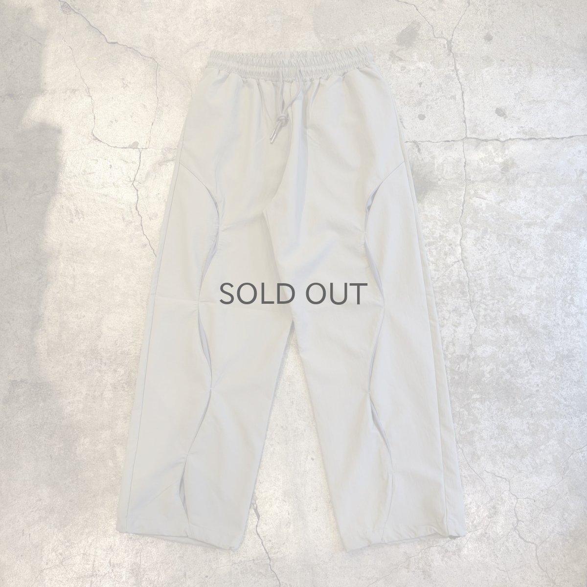 画像1: 【WONDERGROUND】WAVE NOTCH PATTERN NYLON PANTS / GRAY / OS (1)
