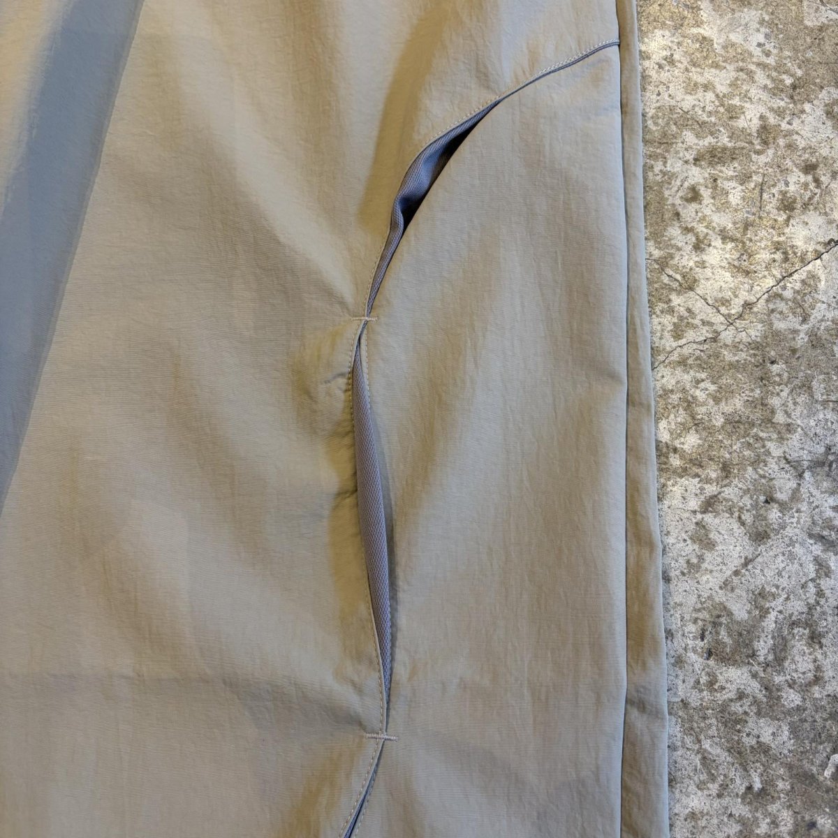 画像6: 【WONDERGROUND】WAVE NOTCH PATTERN NYLON PANTS / GRAY / OS (6)