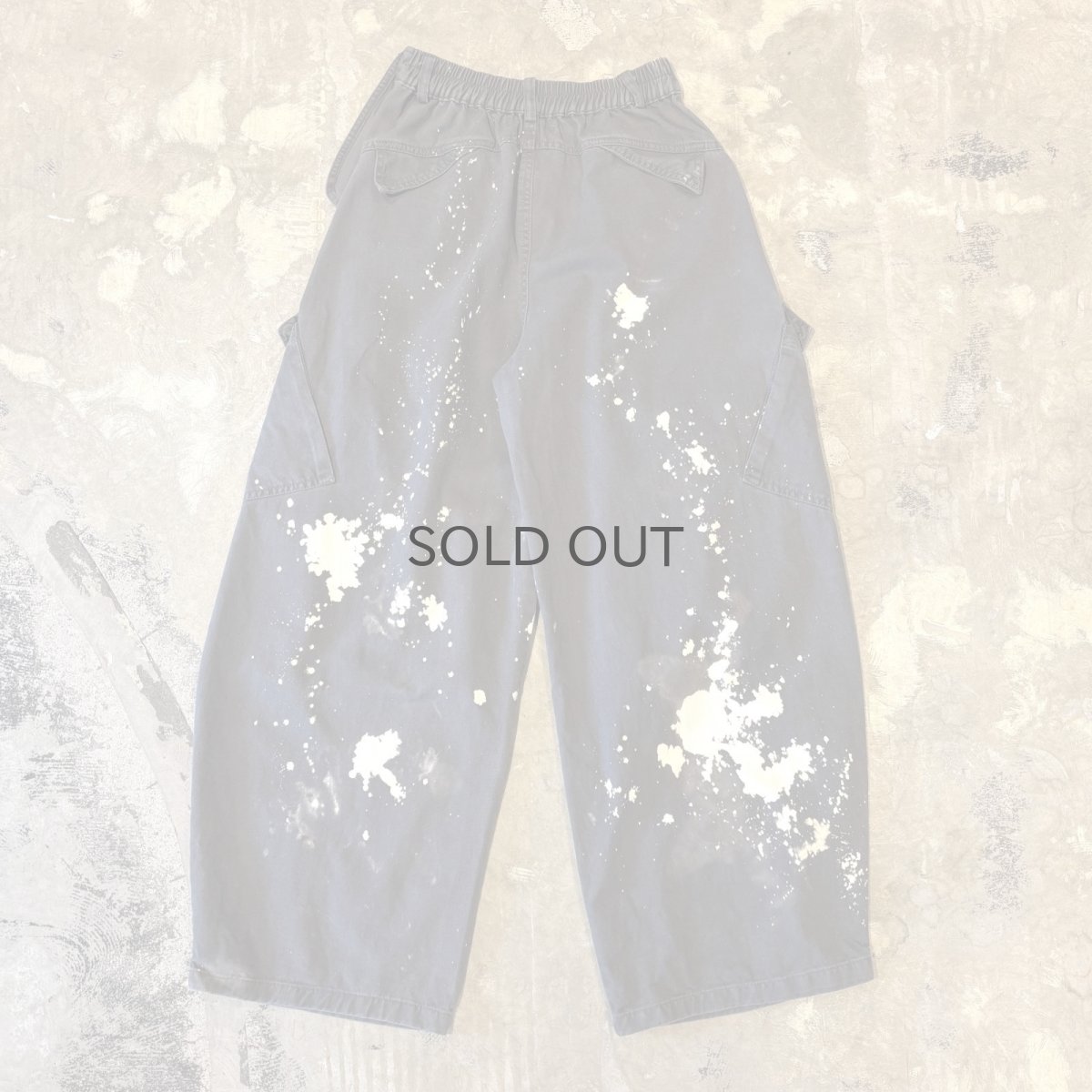 画像2: 【WONDERGROUND】BALLOON SILHOUETTE BLEACHED CARGO PANTS / OS (2)