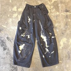 画像1: 【WONDERGROUND】BALLOON SILHOUETTE BLEACHED CARGO PANTS / OS (1)