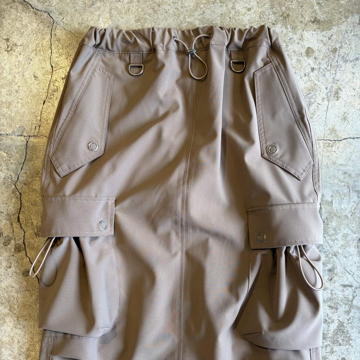 画像3: WAIST DRAW CORD DESIGN CARGO SKIRT / FREE~W35 (3)