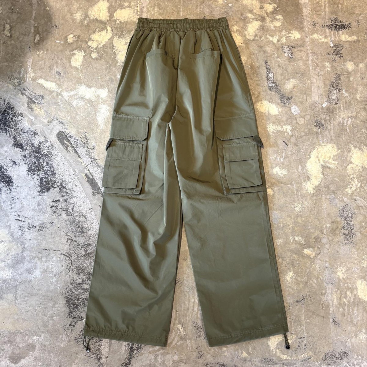 画像2: 【WONDERGROUND】MULTI CARGO POCKET WIDE NYLON PANTS / GREEN / OS (2)