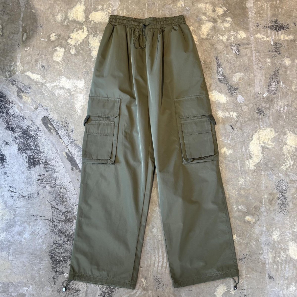画像1: 【WONDERGROUND】MULTI CARGO POCKET WIDE NYLON PANTS / GREEN / OS (1)