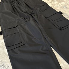 画像5: 【WONDERGROUND】MULTI CARGO POCKET WIDE NYLON PANTS / BLACK / OS (5)