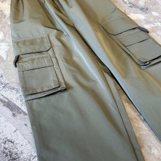 画像5: 【WONDERGROUND】MULTI CARGO POCKET WIDE NYLON PANTS / GREEN / OS (5)