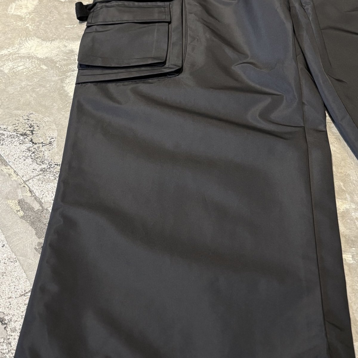画像7: 【WONDERGROUND】MULTI CARGO POCKET WIDE NYLON PANTS / BLACK / OS (7)