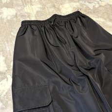 画像3: 【WONDERGROUND】MULTI CARGO POCKET WIDE NYLON PANTS / BLACK / OS (3)