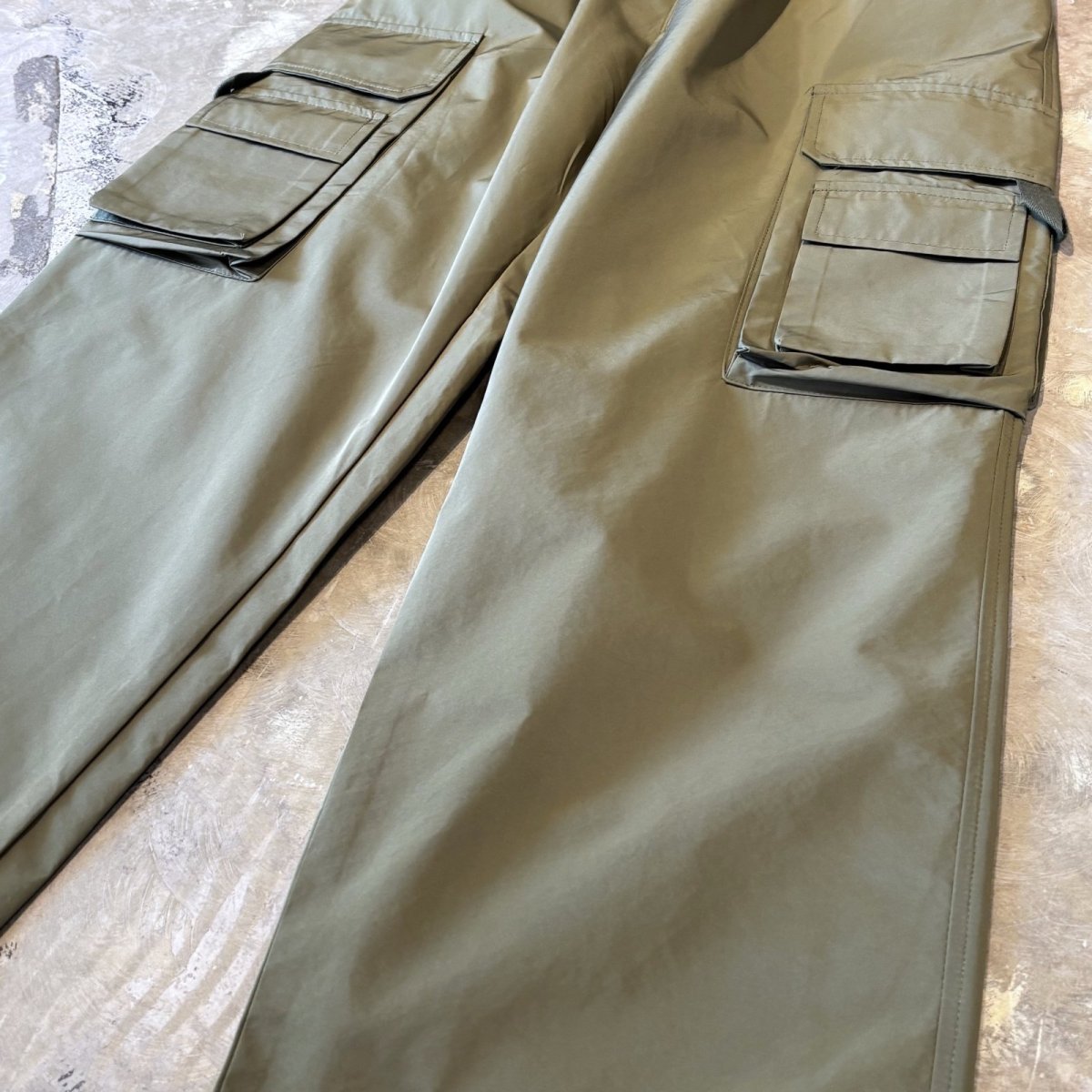 画像6: 【WONDERGROUND】MULTI CARGO POCKET WIDE NYLON PANTS / GREEN / OS (6)
