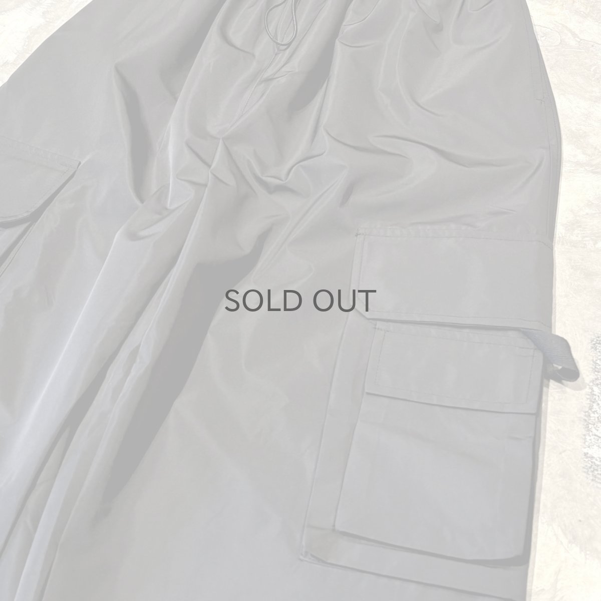 画像4: 【WONDERGROUND】MULTI CARGO POCKET WIDE NYLON PANTS / BLACK / OS (4)