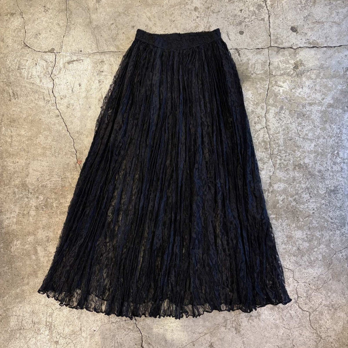 画像1: BLACK COLOR LACE DESIGN PLEATS LONG SKIRT / W23~W33 / MADE IN USA (1)