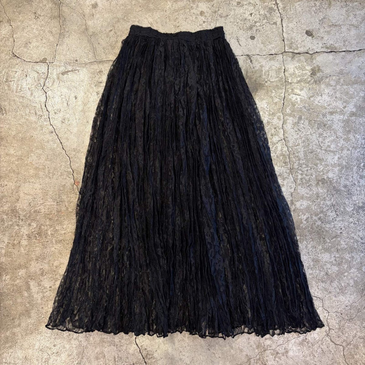 画像2: BLACK COLOR LACE DESIGN PLEATS LONG SKIRT / W23~W33 / MADE IN USA (2)