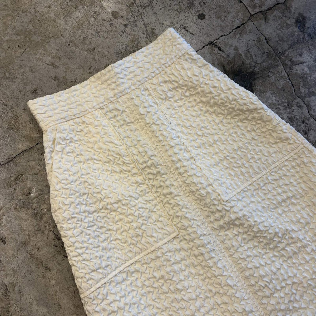 画像3: EMBOSS DESIGN FRONT SLIT STRAIGHT SKIRT / W24~W29 (3)