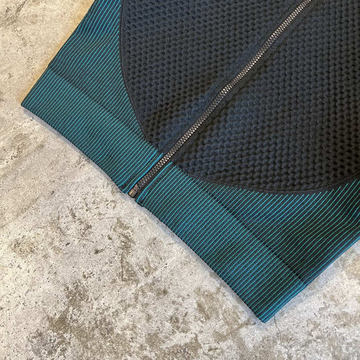 画像4: 2 TONE COLOR BLOCKING DESIGN SHORT ZIP UP L/S TOPS / Ladies XS~S(M) (4)