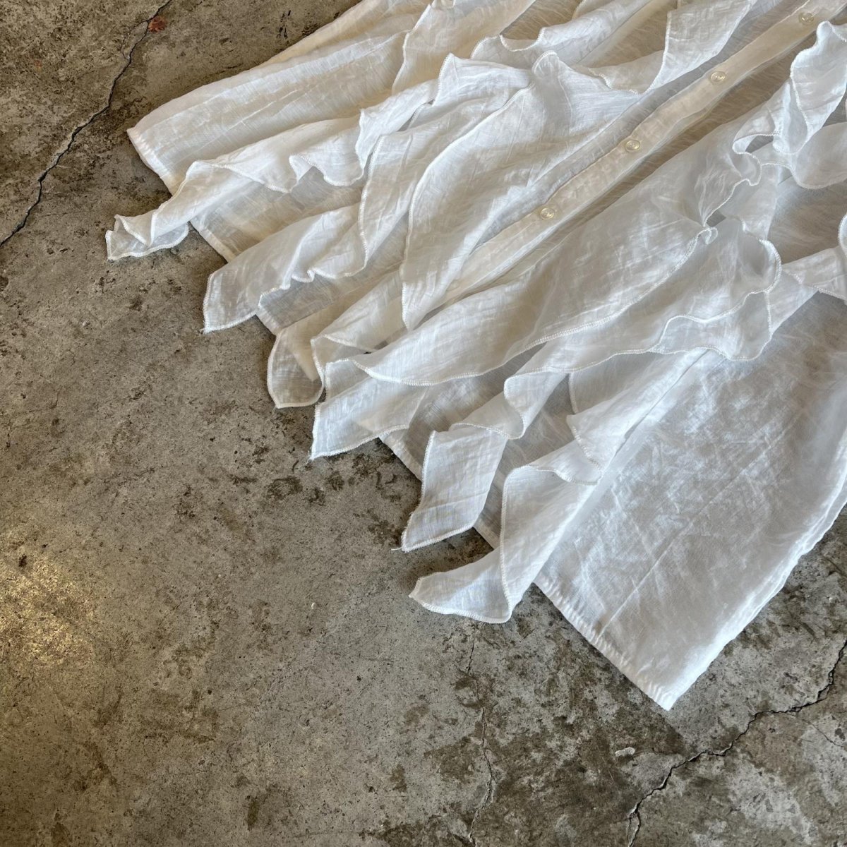 画像4: FRONT FRILL LINE DESIGN SHEER L/S BLOUSE / Ladies M (4)