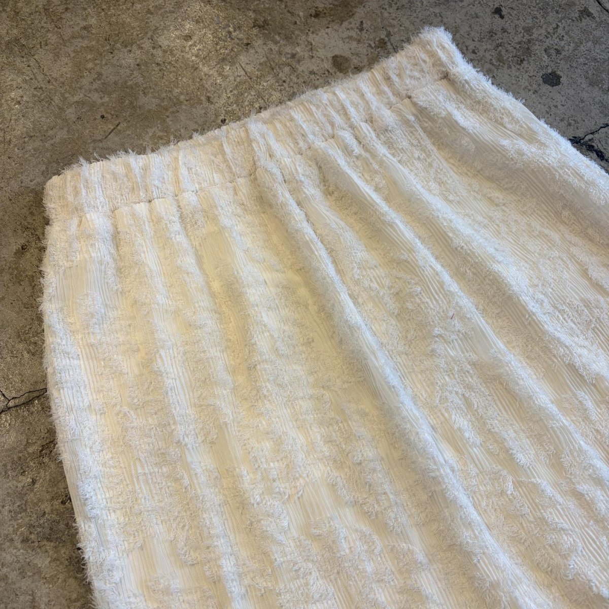 画像3: WHITE COLOR SHORT SHAGGY ALL OVER PATTERN DESIGN SKIRT / W25~W40 (3)