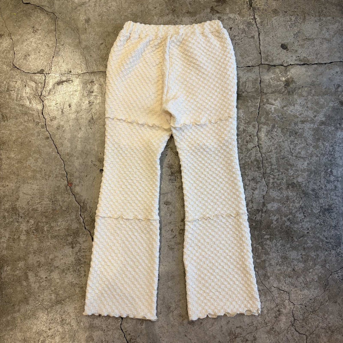 画像2: EMBOSS DESIGN STITCH LINE FLARE PANTS / W26~W35 (2)