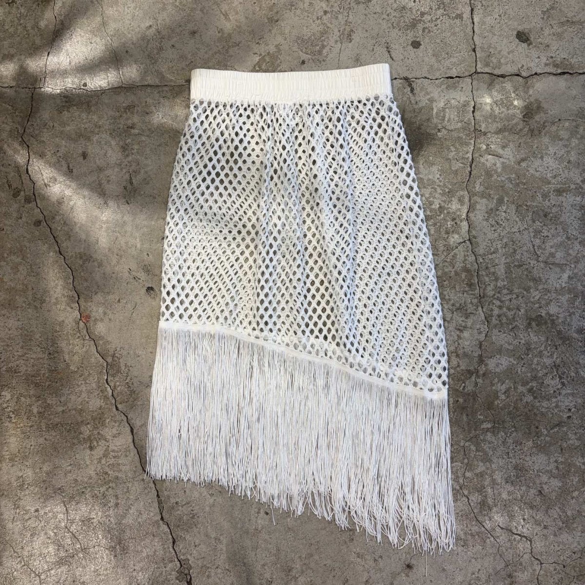 画像2: WHITE COLOR MESH DESIGN ASYMMETRY FRINGE SKIRT / W24~W31 (2)