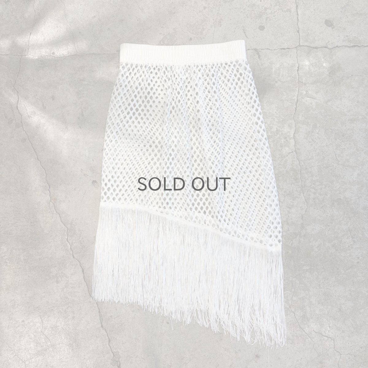 画像2: WHITE COLOR MESH DESIGN ASYMMETRY FRINGE SKIRT / W24~W31 (2)