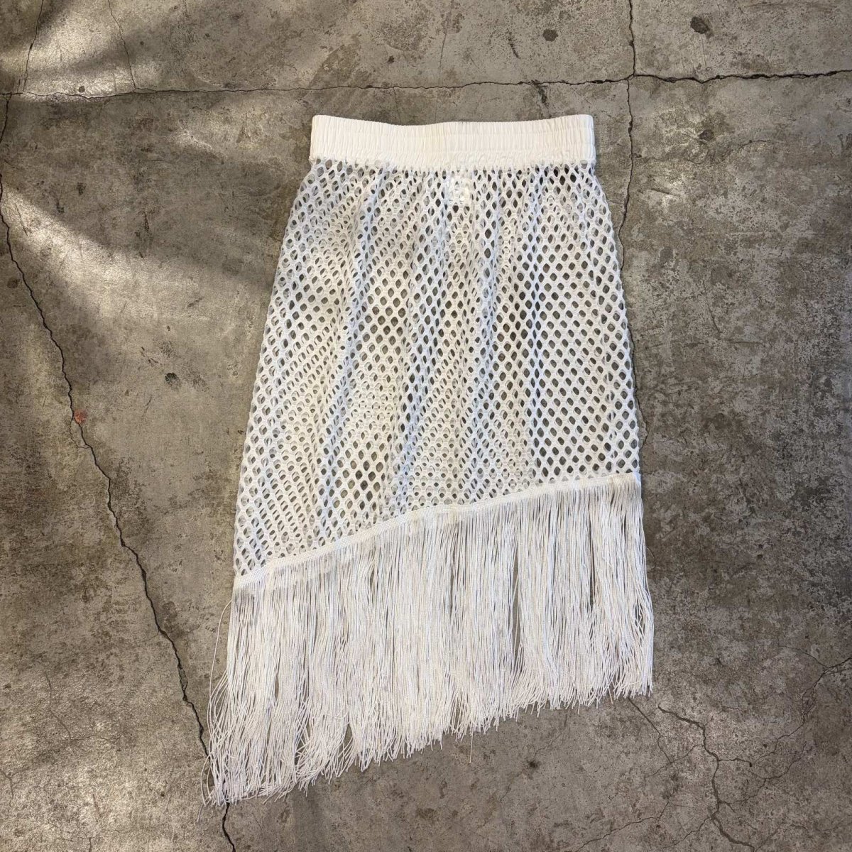 画像1: WHITE COLOR MESH DESIGN ASYMMETRY FRINGE SKIRT / W24~W31 (1)