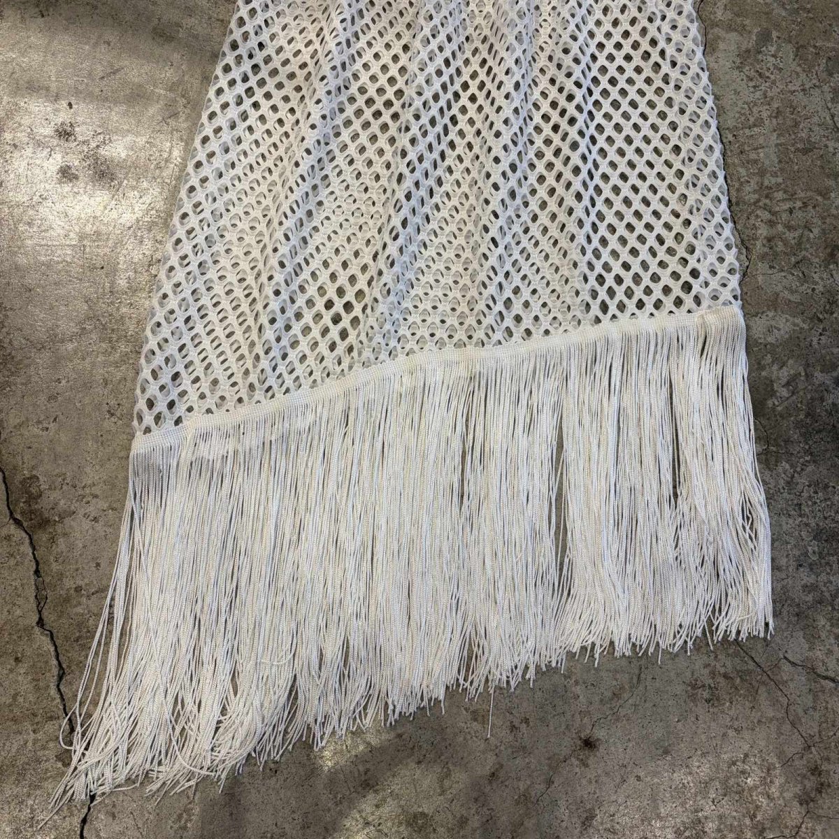 画像4: WHITE COLOR MESH DESIGN ASYMMETRY FRINGE SKIRT / W24~W31 (4)