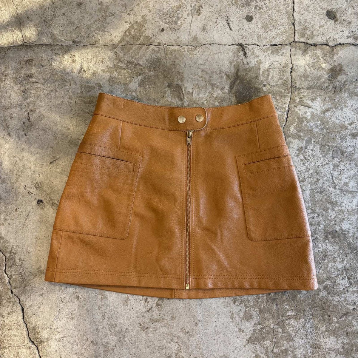 画像1: 【FREE PEOPLE】FAUX LEATHER FRONT ZIP DESIGN SKIRT / W30 (1)