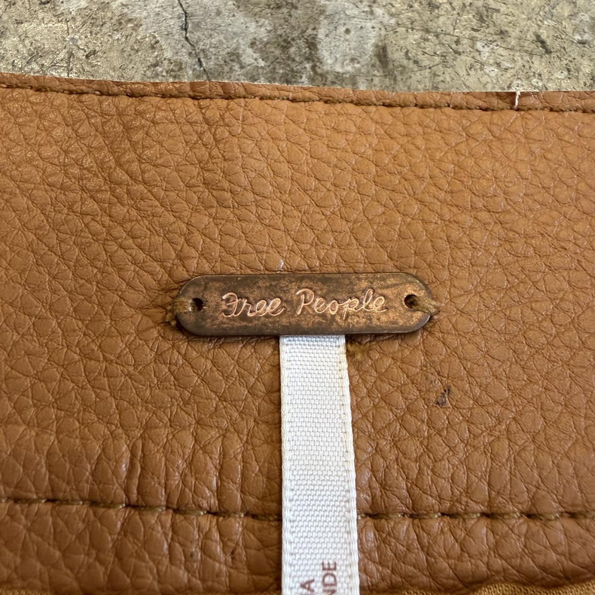 画像14: 【FREE PEOPLE】FAUX LEATHER FRONT ZIP DESIGN SKIRT / W30 (14)