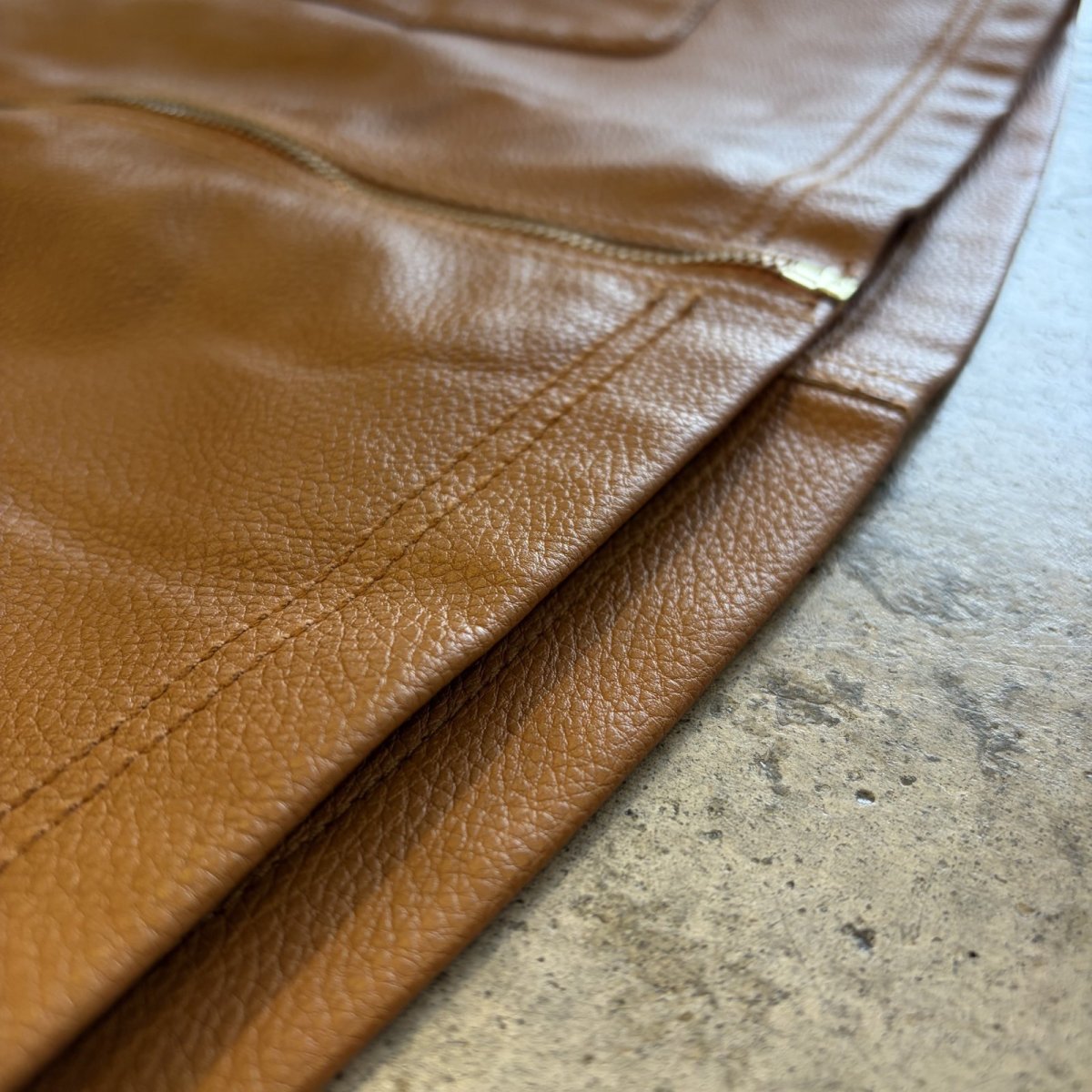 画像13: 【FREE PEOPLE】FAUX LEATHER FRONT ZIP DESIGN SKIRT / W30 (13)