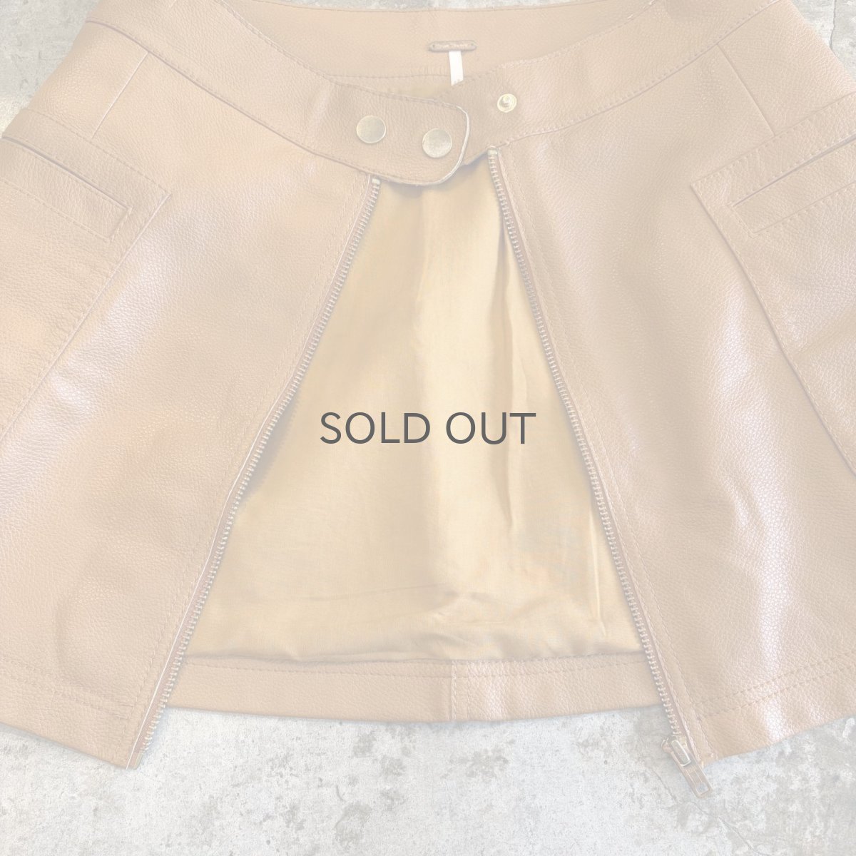 画像10: 【FREE PEOPLE】FAUX LEATHER FRONT ZIP DESIGN SKIRT / W30 (10)