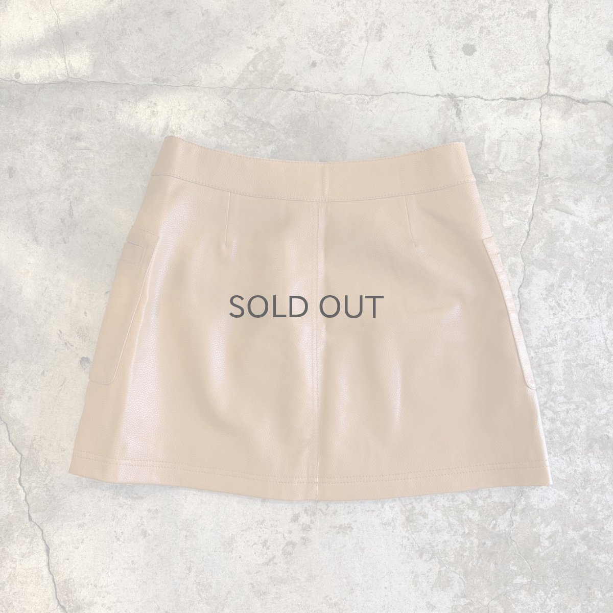 画像2: 【FREE PEOPLE】FAUX LEATHER FRONT ZIP DESIGN SKIRT / W30 (2)