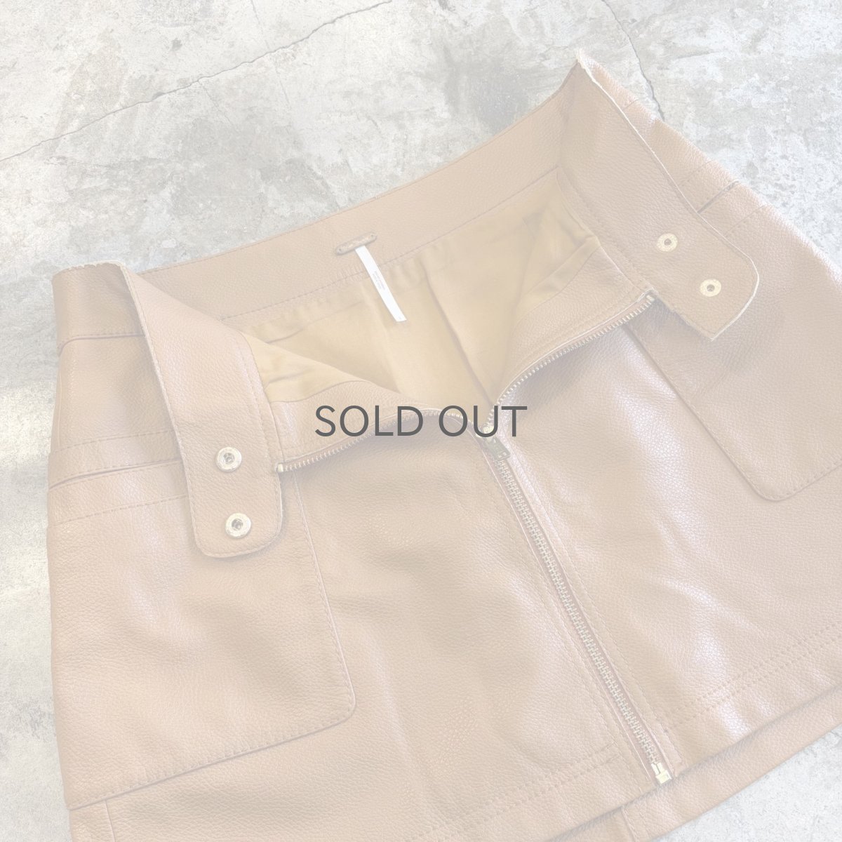 画像7: 【FREE PEOPLE】FAUX LEATHER FRONT ZIP DESIGN SKIRT / W30 (7)