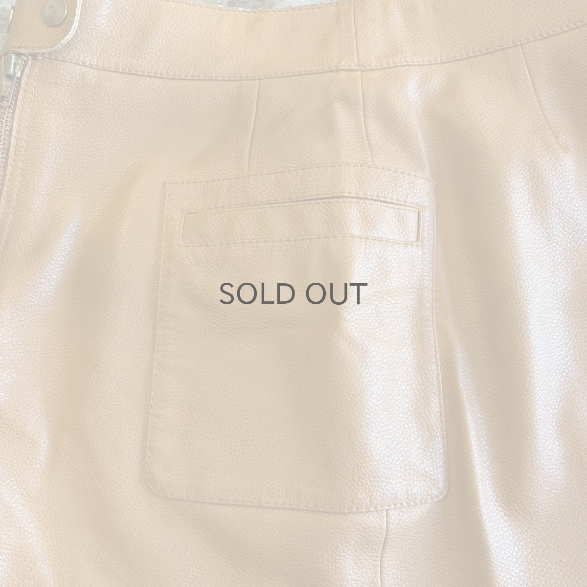 画像9: 【FREE PEOPLE】FAUX LEATHER FRONT ZIP DESIGN SKIRT / W30 (9)