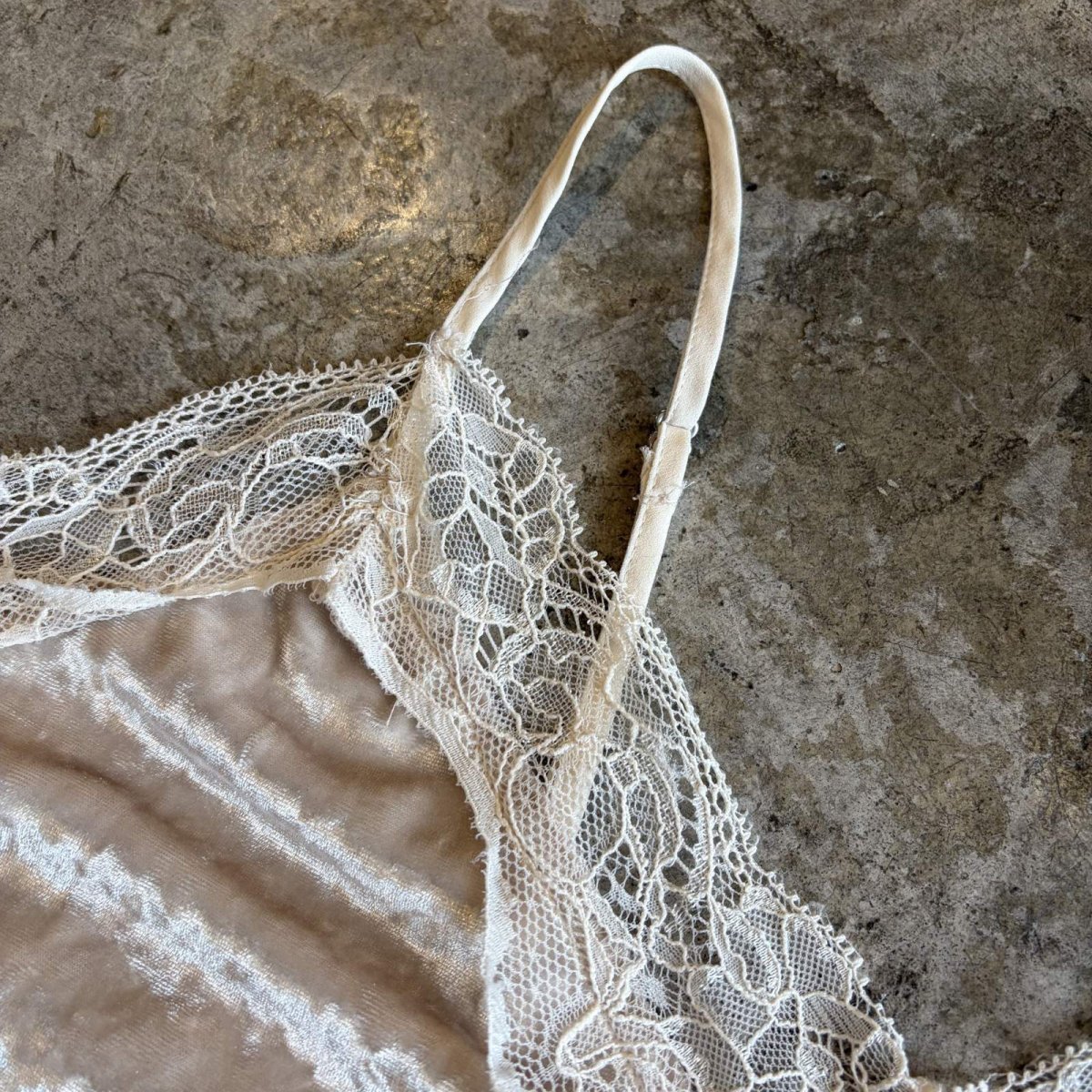 画像4: POINT LACE VELVET DESIGN CAMISOLE / Ladies L (4)