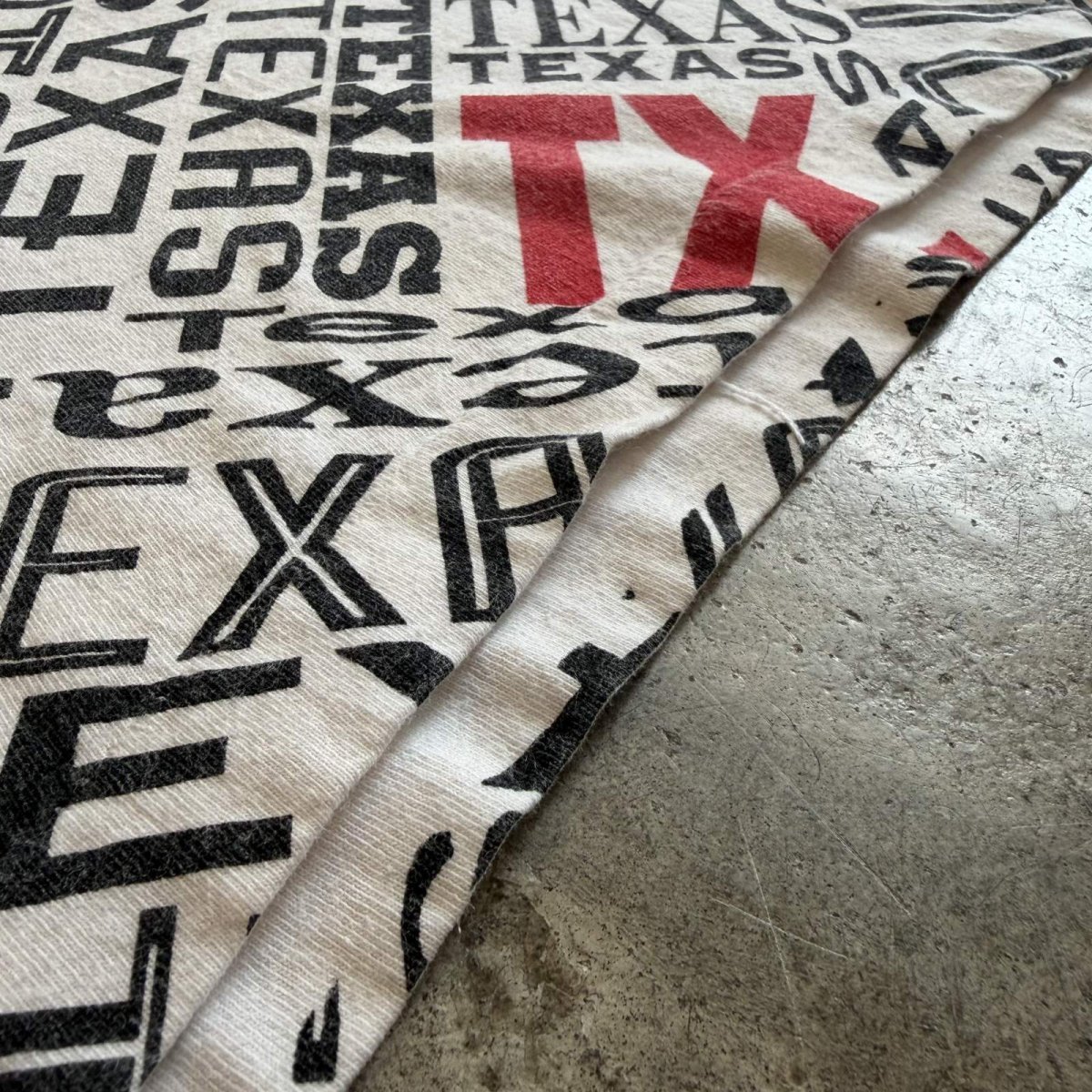 画像9: 90's "TEXAS" LOGO ALL OVER PATTERN COLOR S/S TEE / Ladies M / MADE IN USA (9)