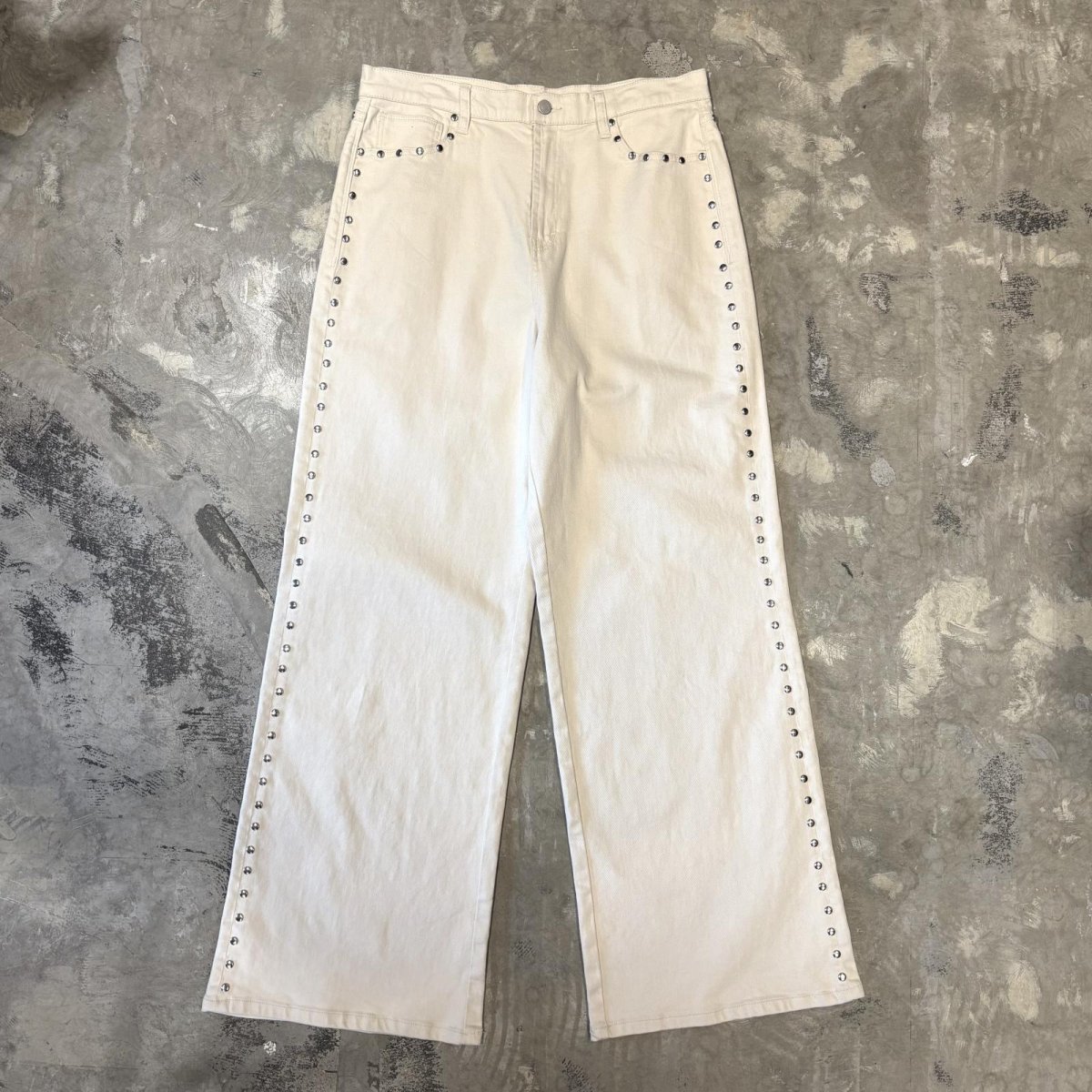 画像1: WHITE COLOR STUDS DECORATIVE WIDE SILHOUETTE PANTS / W33 (1)