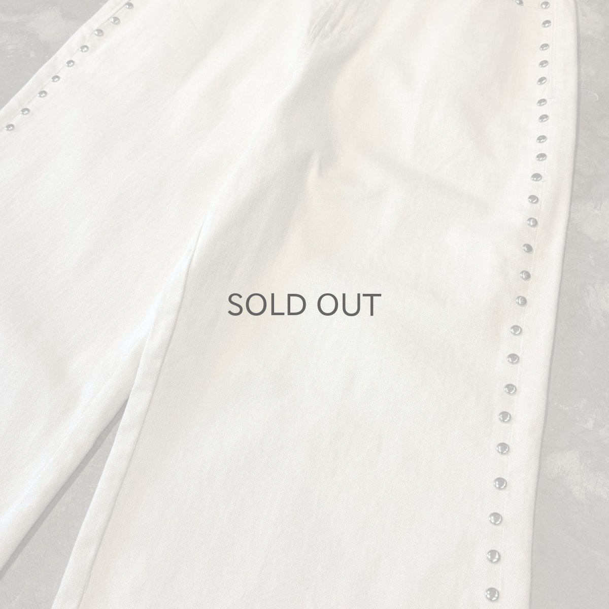 画像4: WHITE COLOR STUDS DECORATIVE WIDE SILHOUETTE PANTS / W33 (4)