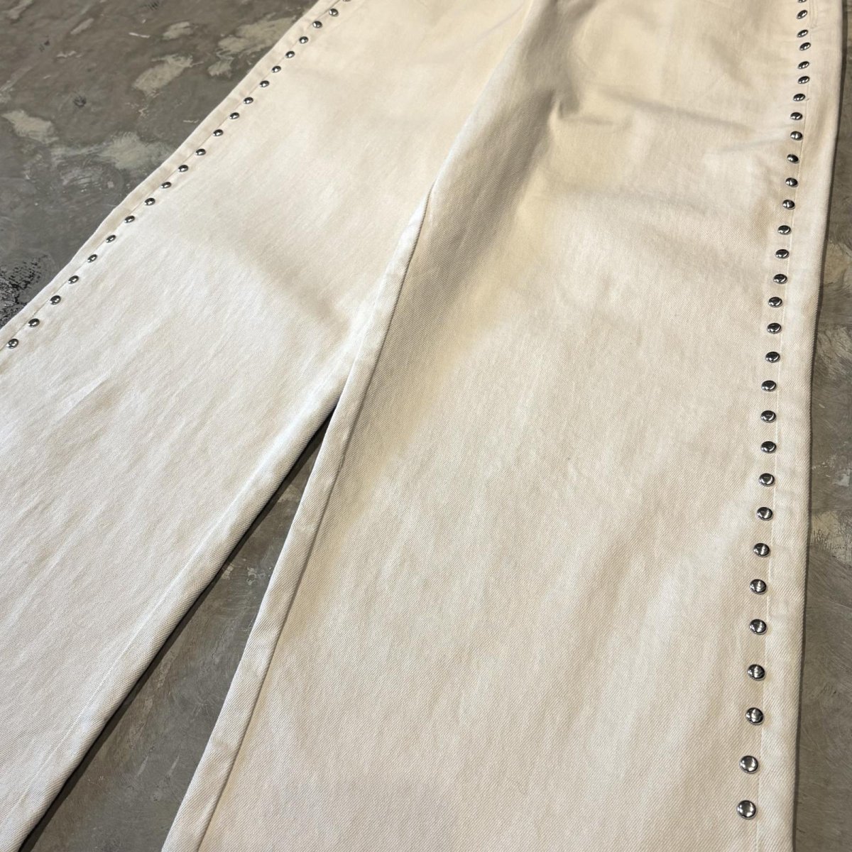 画像6: WHITE COLOR STUDS DECORATIVE WIDE SILHOUETTE PANTS / W33 (6)