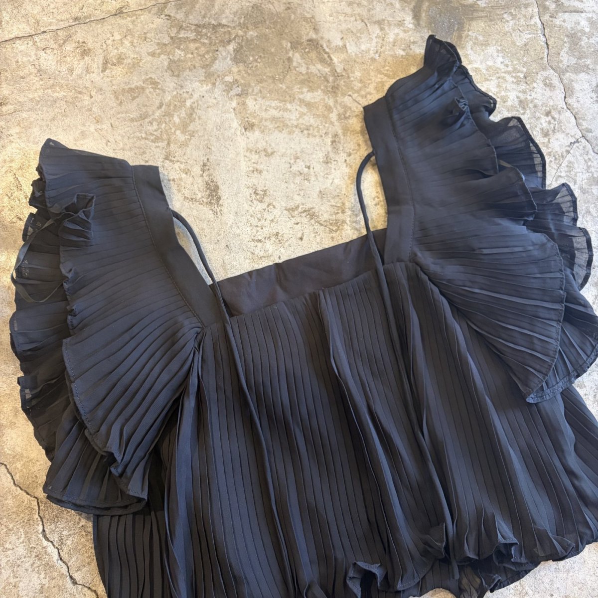 画像6: BLACK COLOR PLEATS DESIGN FRILL SHOULDER S/S TOPS / Ladies XS(S) (6)