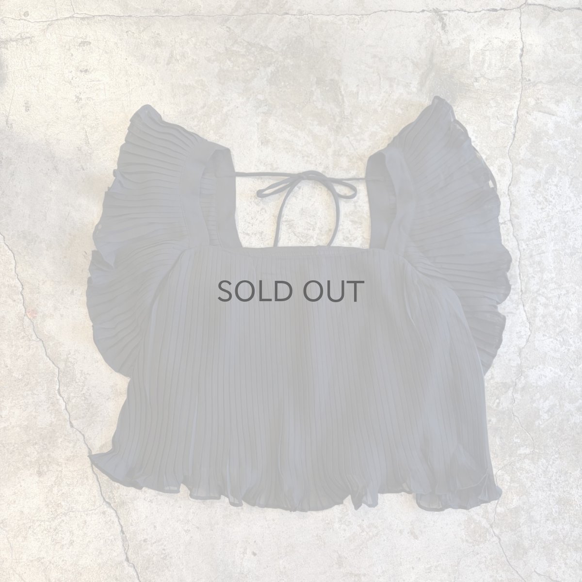 画像1: BLACK COLOR PLEATS DESIGN FRILL SHOULDER S/S TOPS / Ladies XS (1)