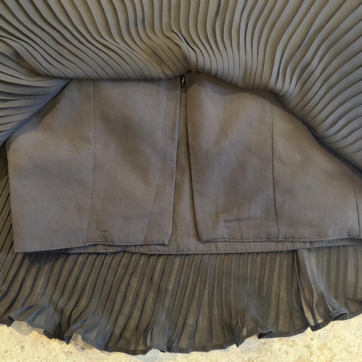 画像8: BLACK COLOR PLEATS DESIGN FRILL SHOULDER S/S TOPS / Ladies XS(S) (8)
