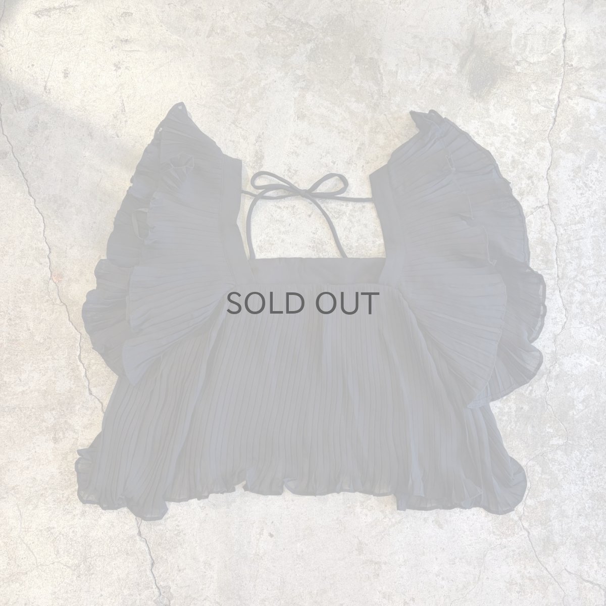 画像2: BLACK COLOR PLEATS DESIGN FRILL SHOULDER S/S TOPS / Ladies XS (2)
